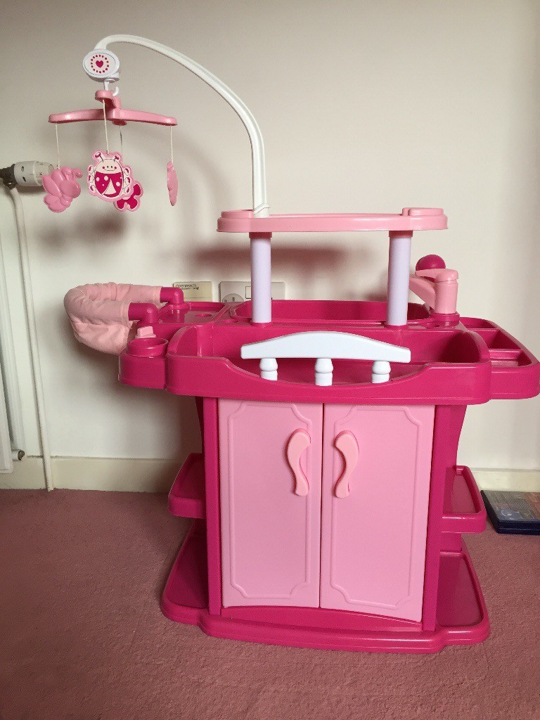 dolls changing unit